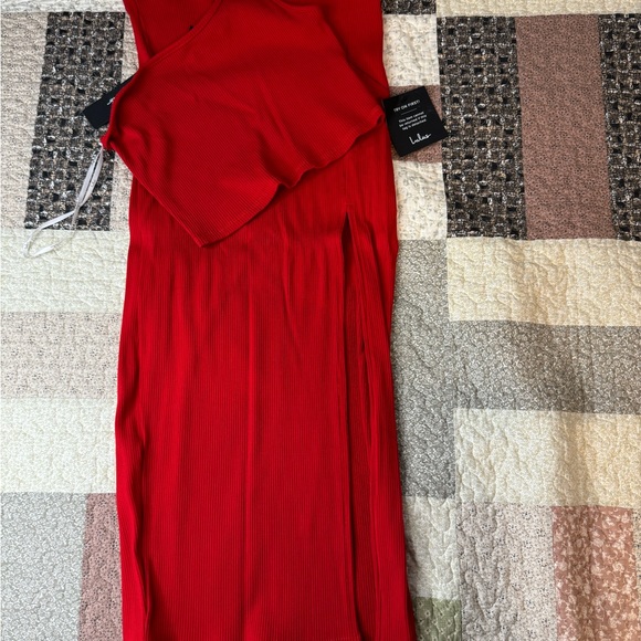 Lulu’s red ribbed one-shoulder skirt set - Picture 3 of 4